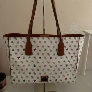Dooney shoulder bag. Very good condition hardly used.